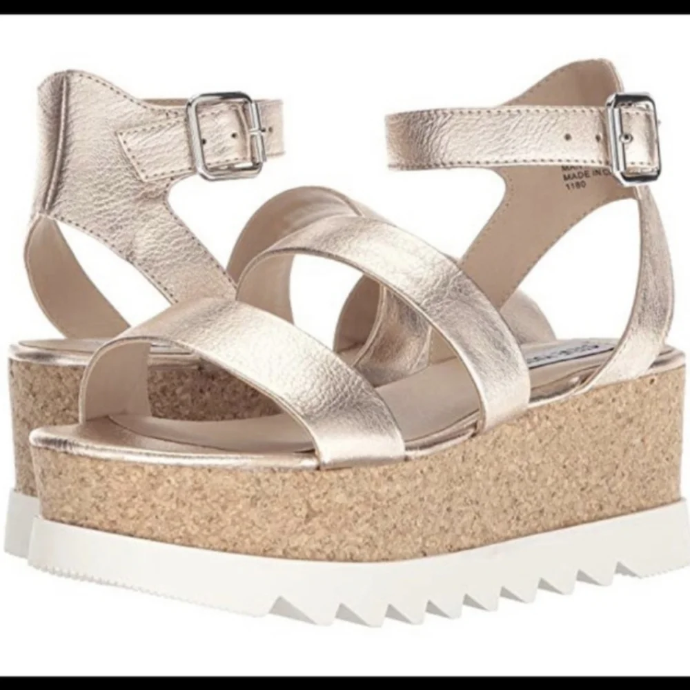 ❤️ Steve Madden Rose Gold Plataform sandals Size 7M