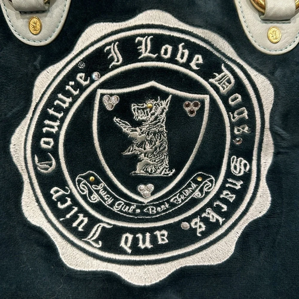 Juicy Couture reposhing this
