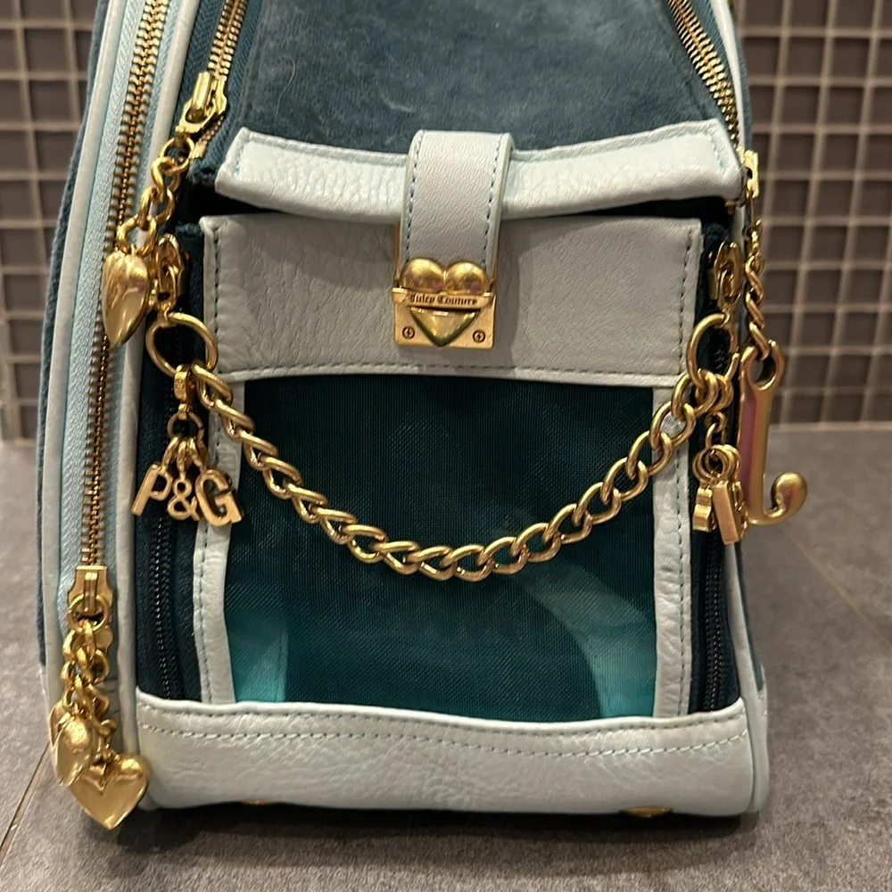 Juicy Couture reposhing this