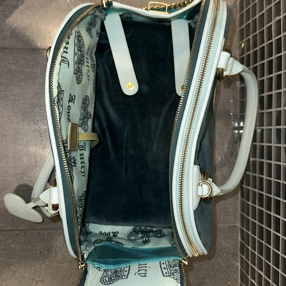 Juicy Couture reposhing this