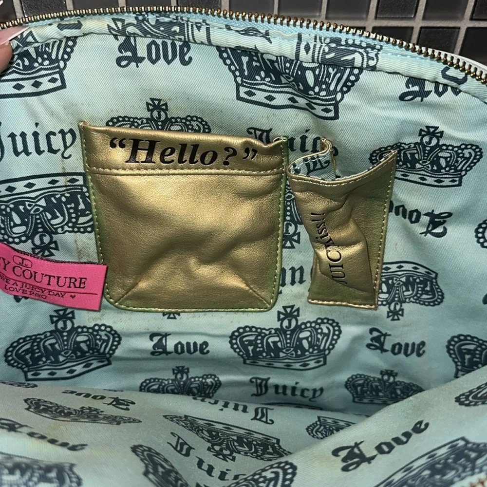 Juicy Couture reposhing this