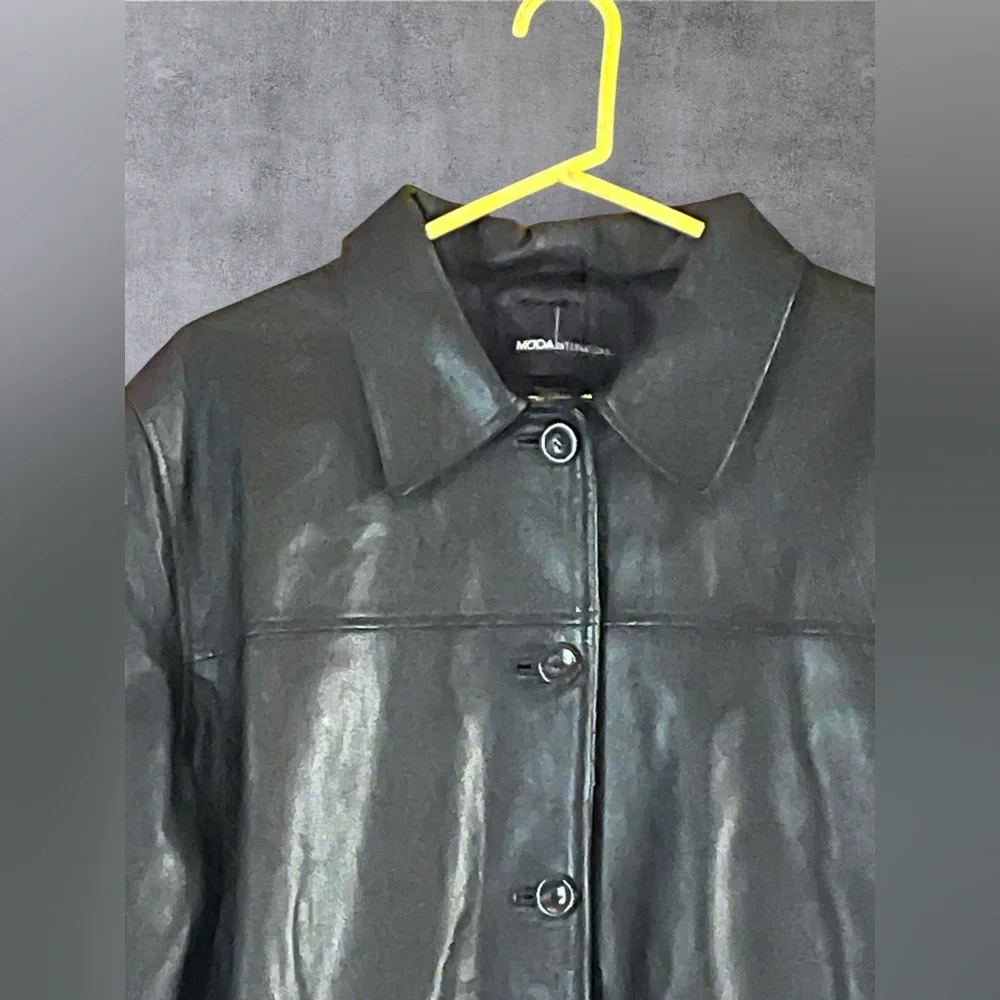 Moda International black or