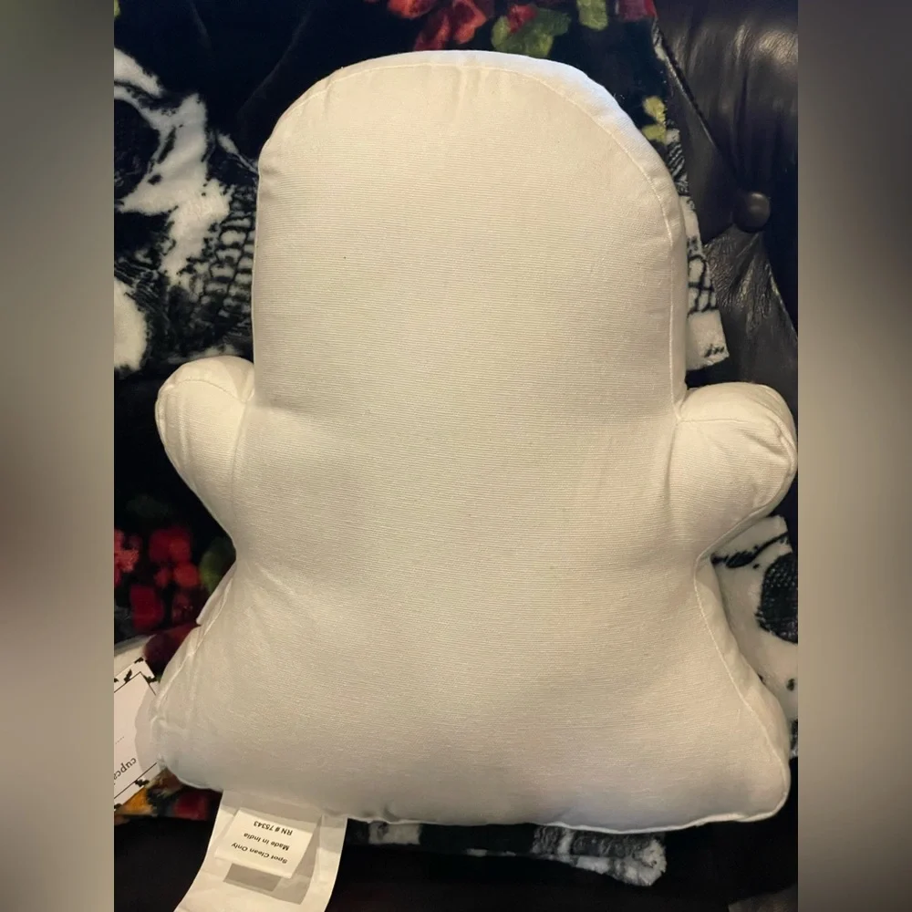 CUPCAKES AND CASHMERE at home NWT Adorable Beaded Ghost Pillow with Heart Eyes