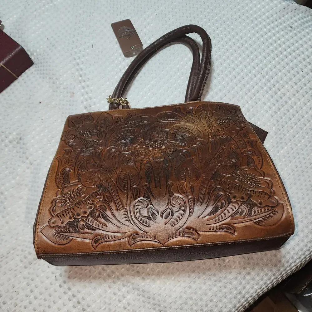 QUINCY BOOTS NWT 100% GEN LEATHER TOOLED SATCHEL BAG