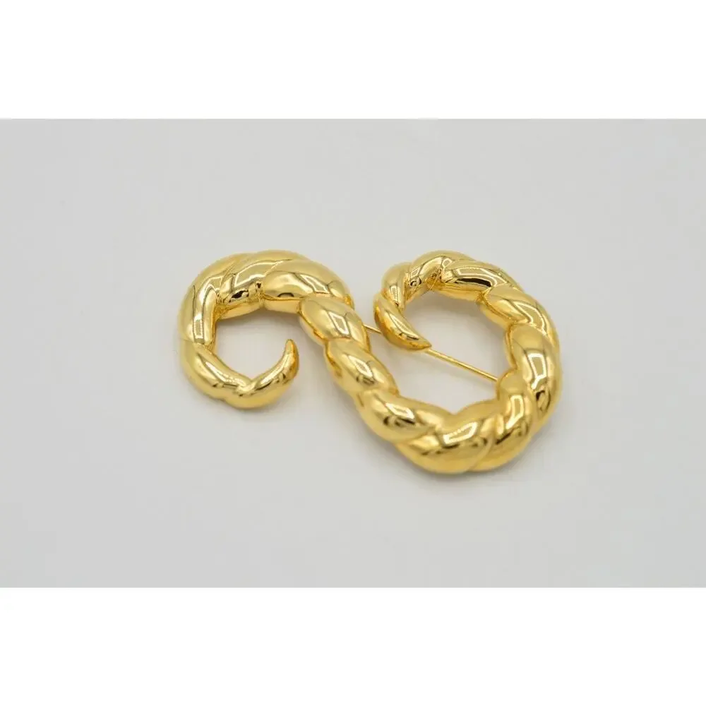 Unbranded stunning pin