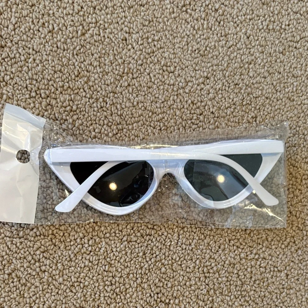 N/A cat look sunglasses