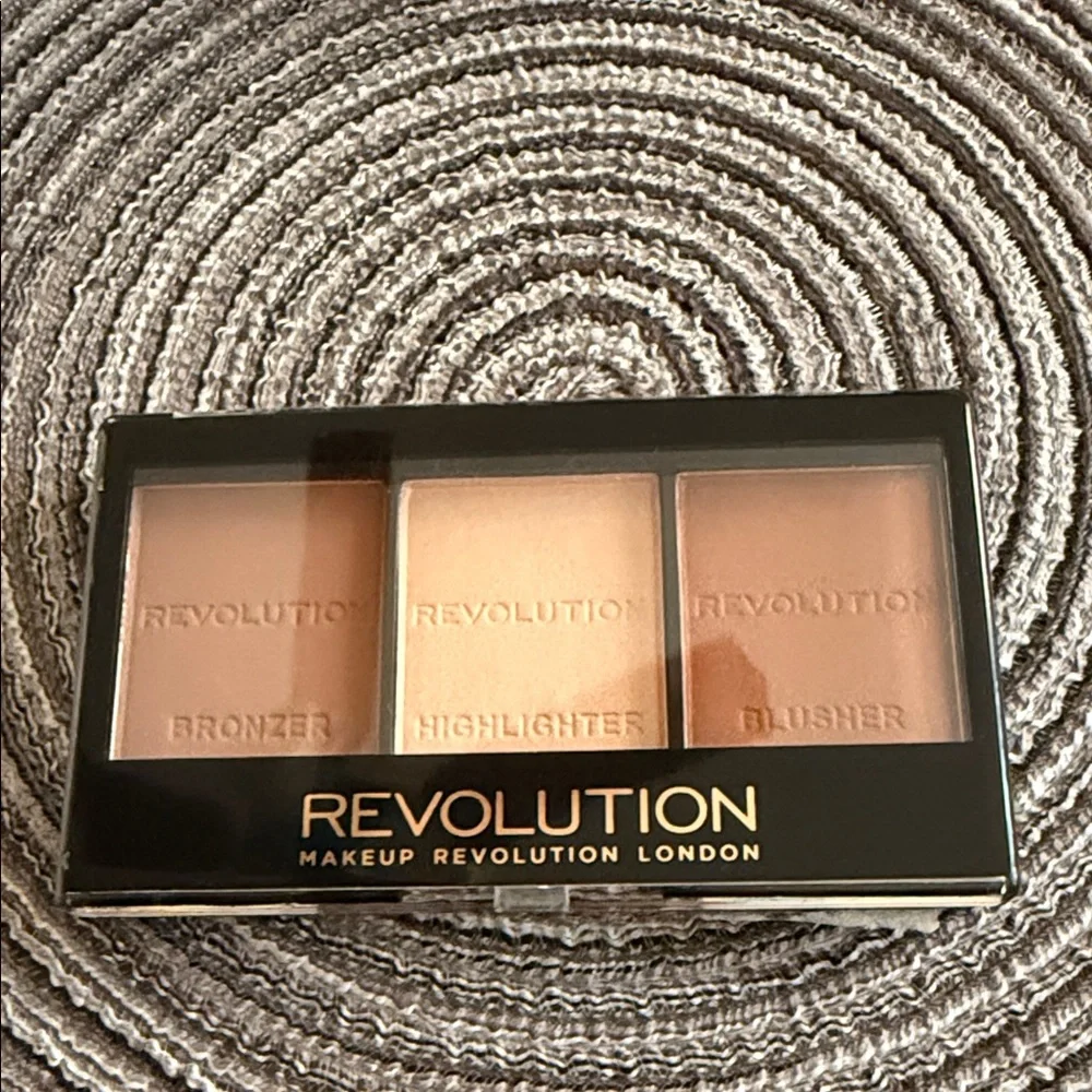 10/$25 Revolution Face Palette - Bronze, Highlight, Blusher