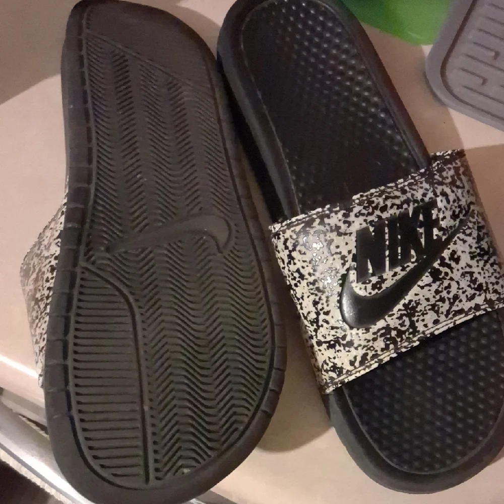 Nike comfortable slides