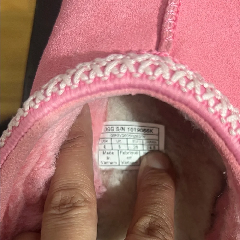 UGG stylish pink