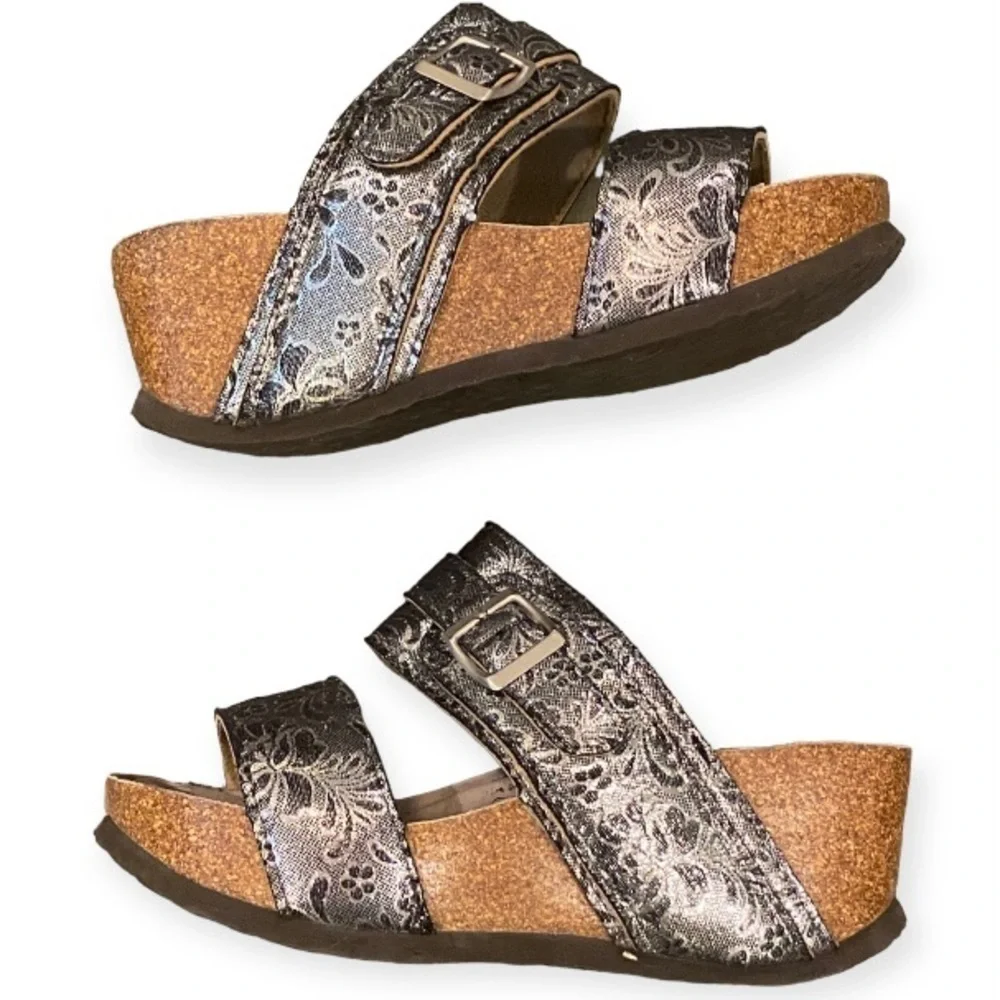 MUK LUKS Women's Emery Wedge Platform Cork Sandals Silver Tapestry Sz 6 Shoes