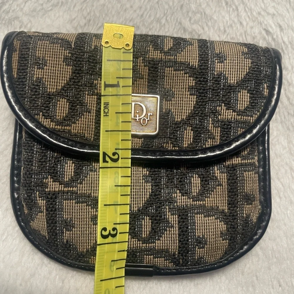 Dior some button