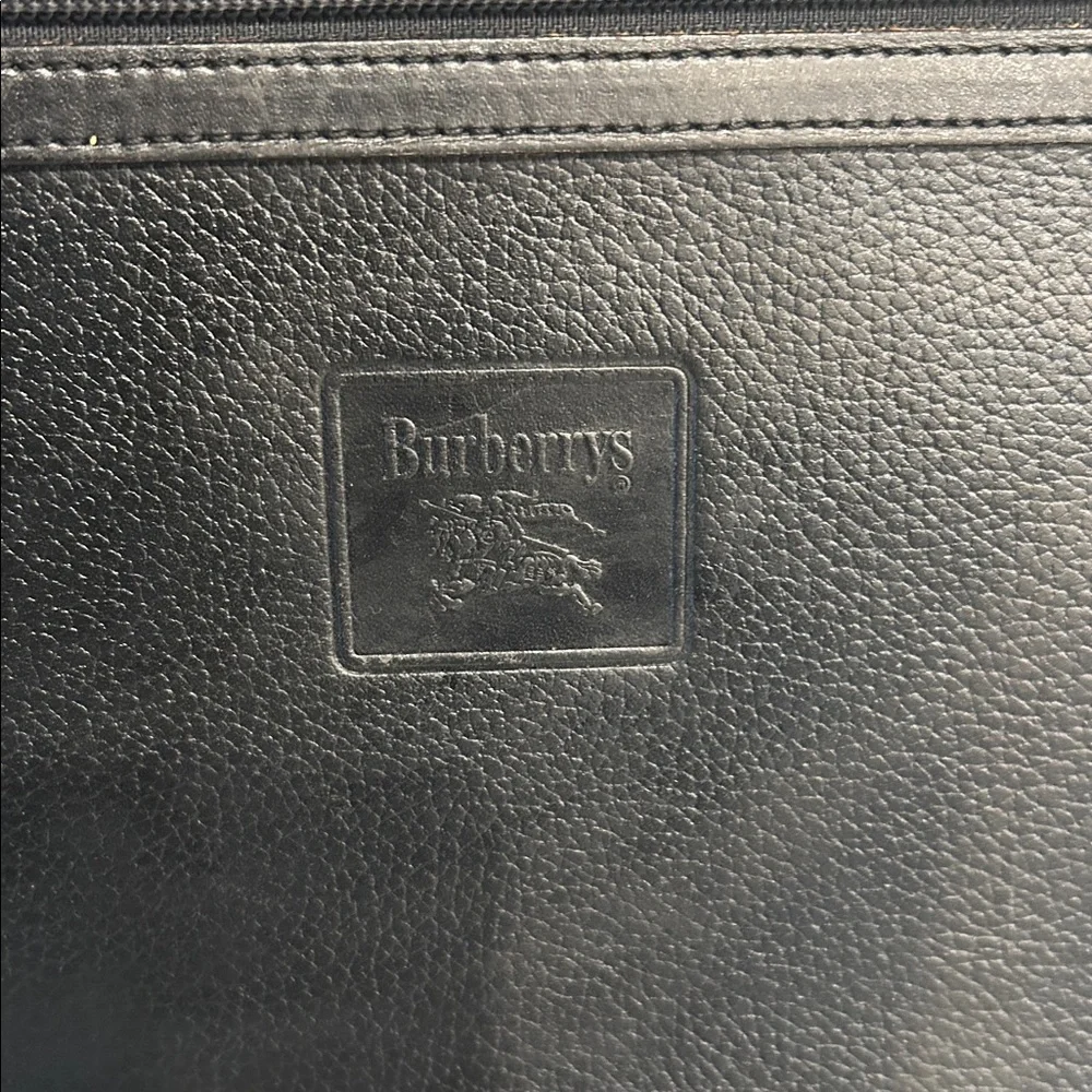 Burberry elegant black