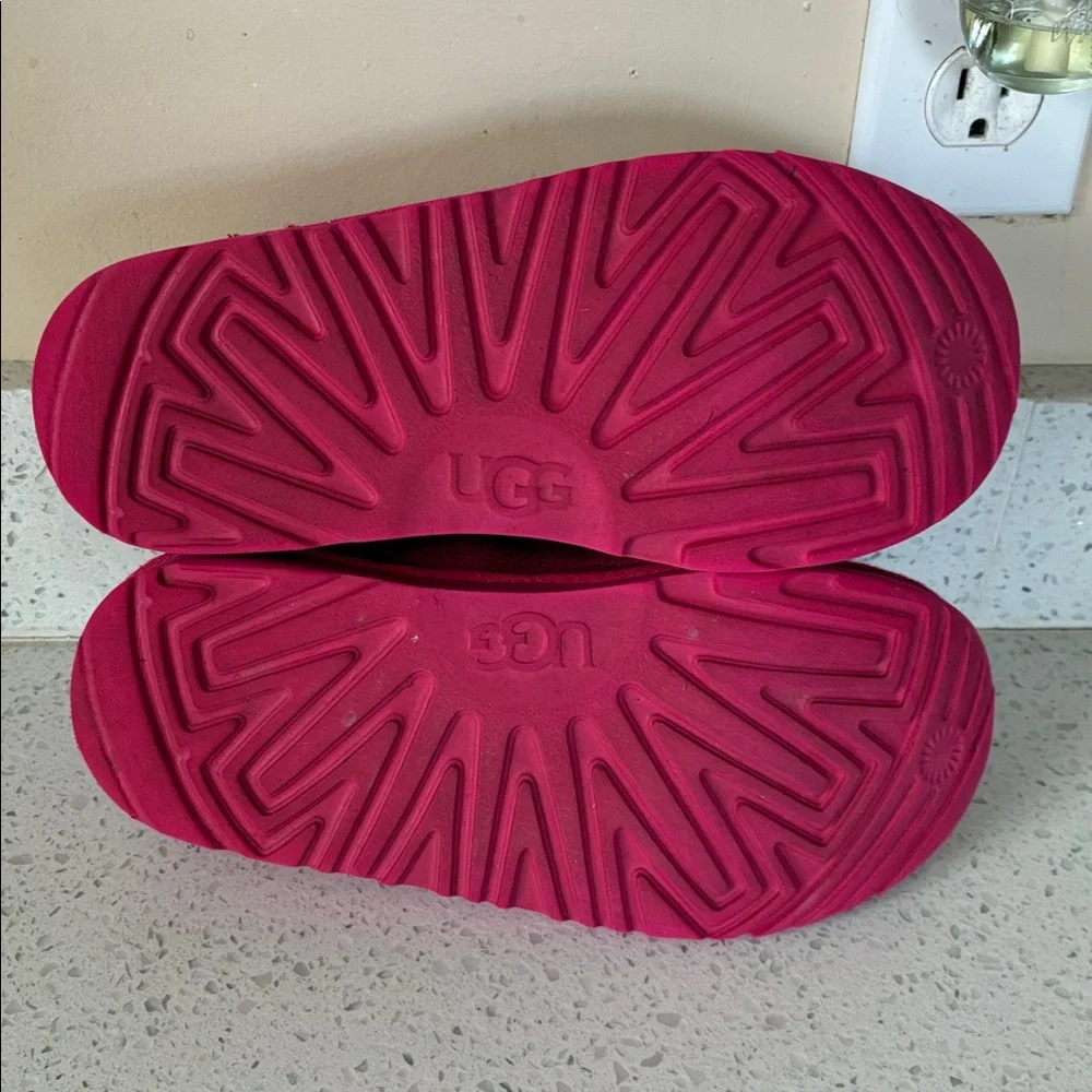 TASMAN UGG