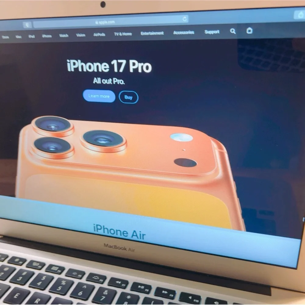 Apple elegant macbook