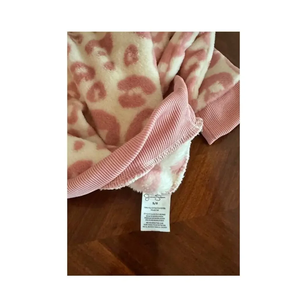 Jessica Simpson cozy stylish