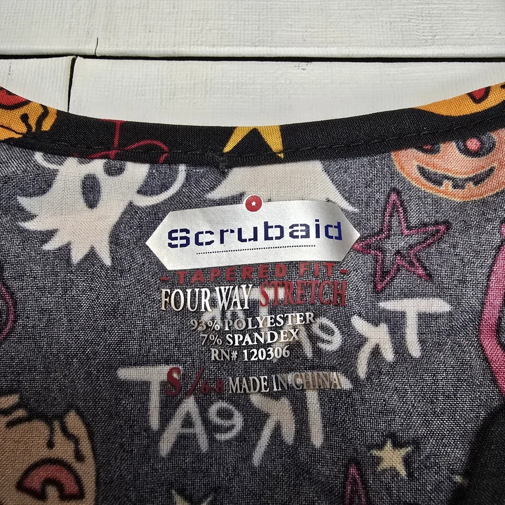 Scrubaid size small