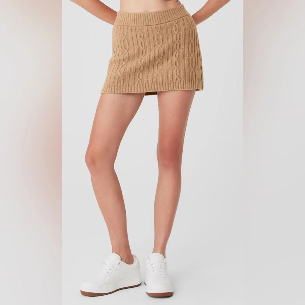 ALO Yoga stylish tan