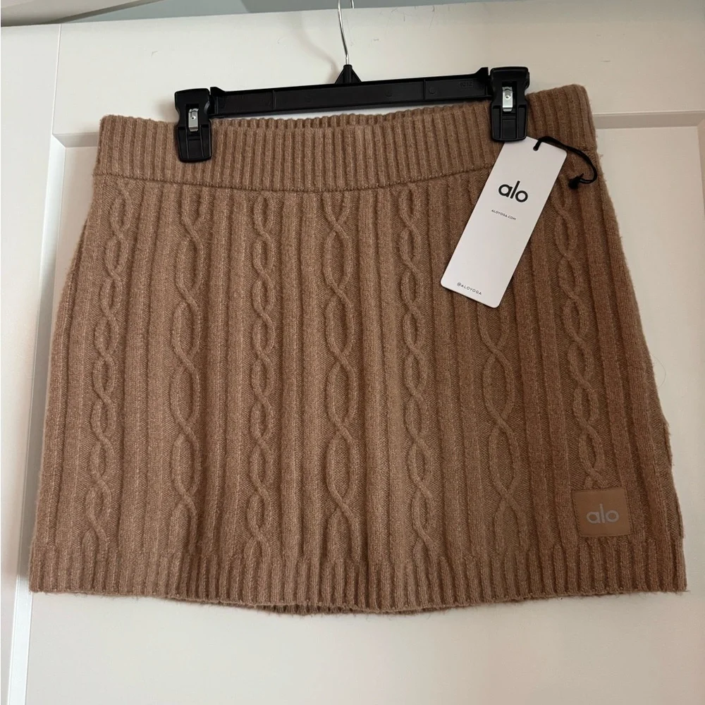 ALO Yoga stylish tan