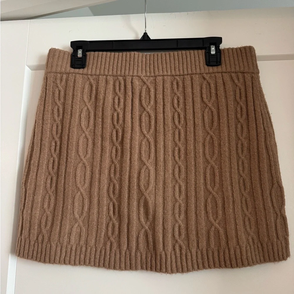 ALO Yoga stylish tan