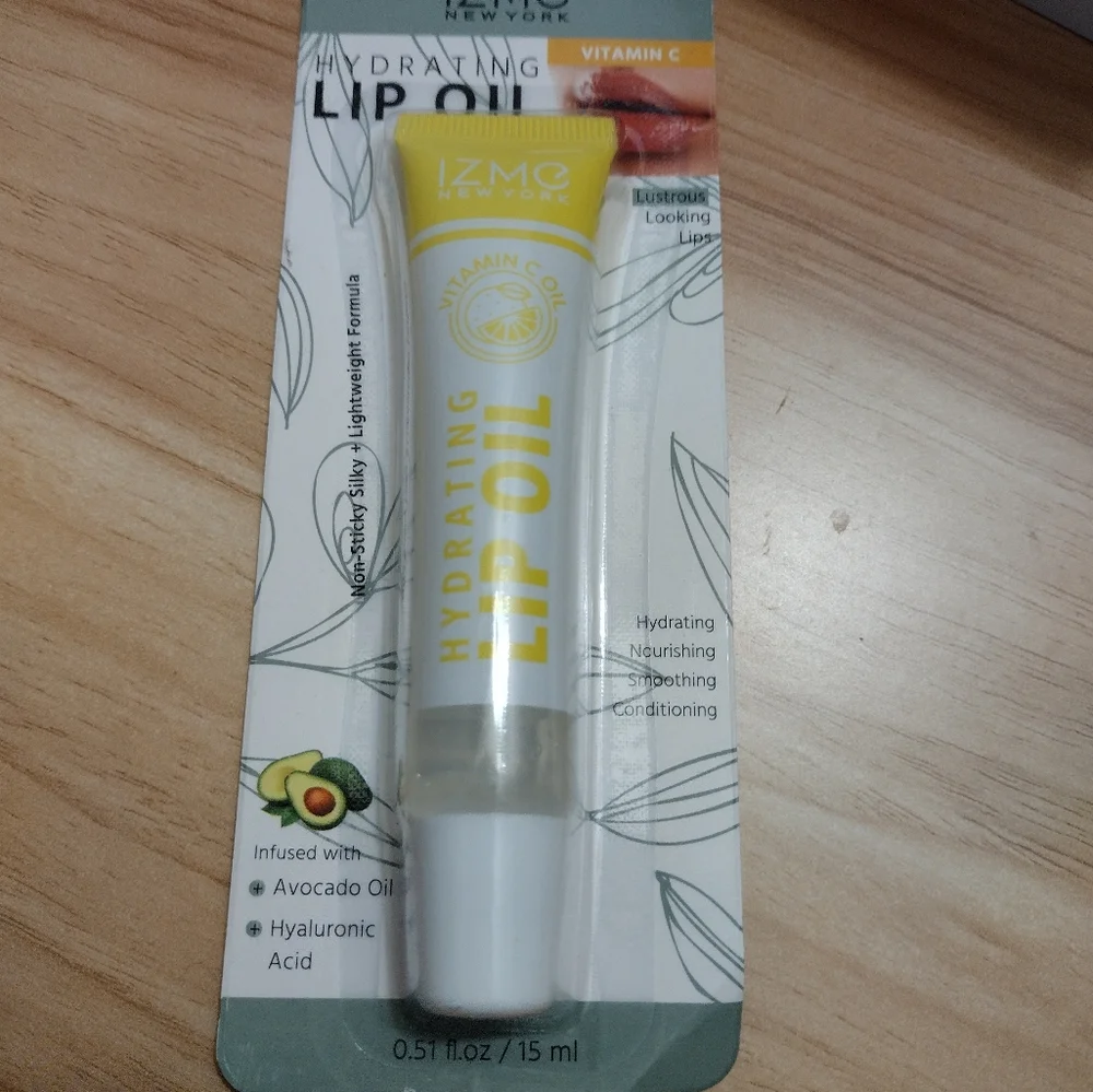 Izmo Hydrating Vitamin C Lip Oil New