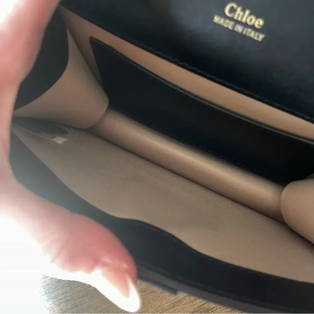 Chloe aby shoulder