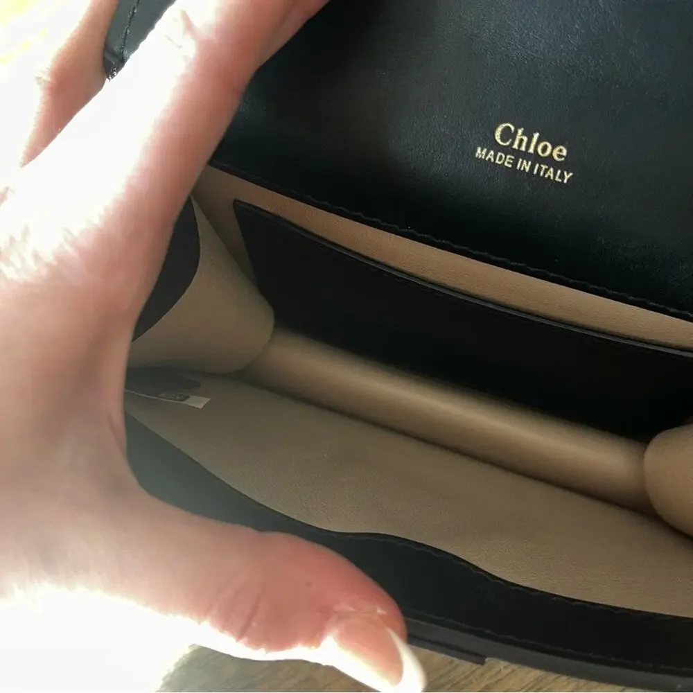 Chloe aby shoulder