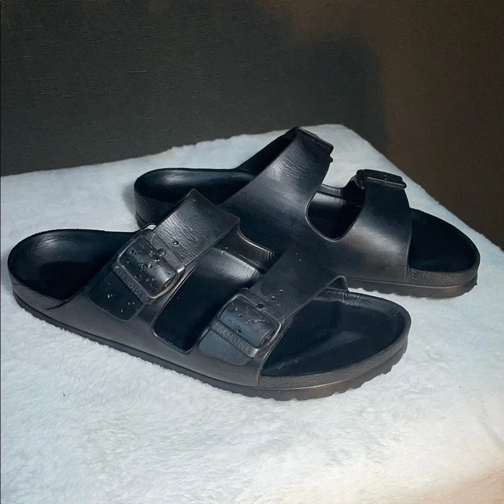 Birkenstock Black Sandals with Adjustable Straps and Contoured‎ Sole