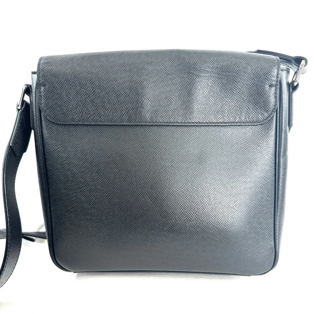 Louis Vuitton District PM Black Taiga Messenger Crossbody Shoulder Bag Dust Bag