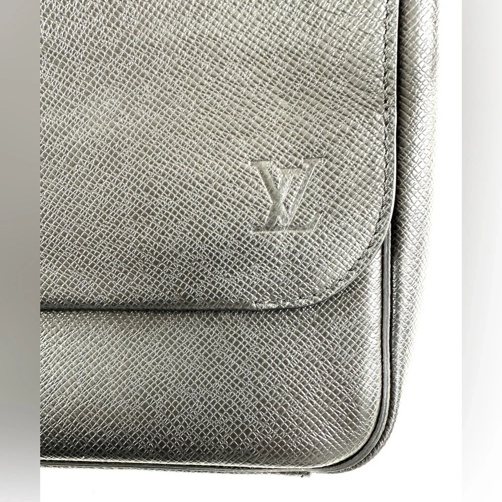 Louis Vuitton District PM Black Taiga Messenger Crossbody Shoulder Bag Dust Bag