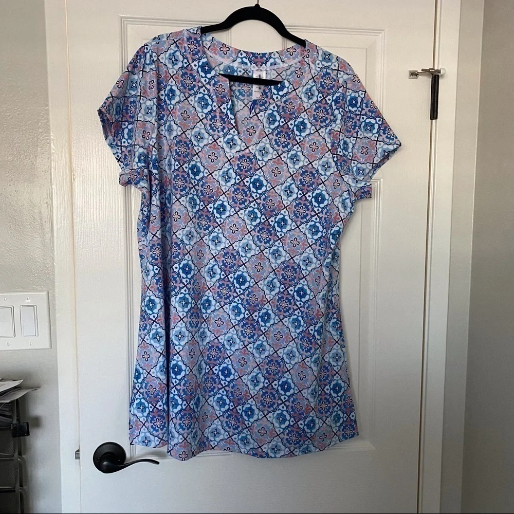 Swim Dress or Cover Up. Wht&Blue Shrt Slv Sz 18/20
