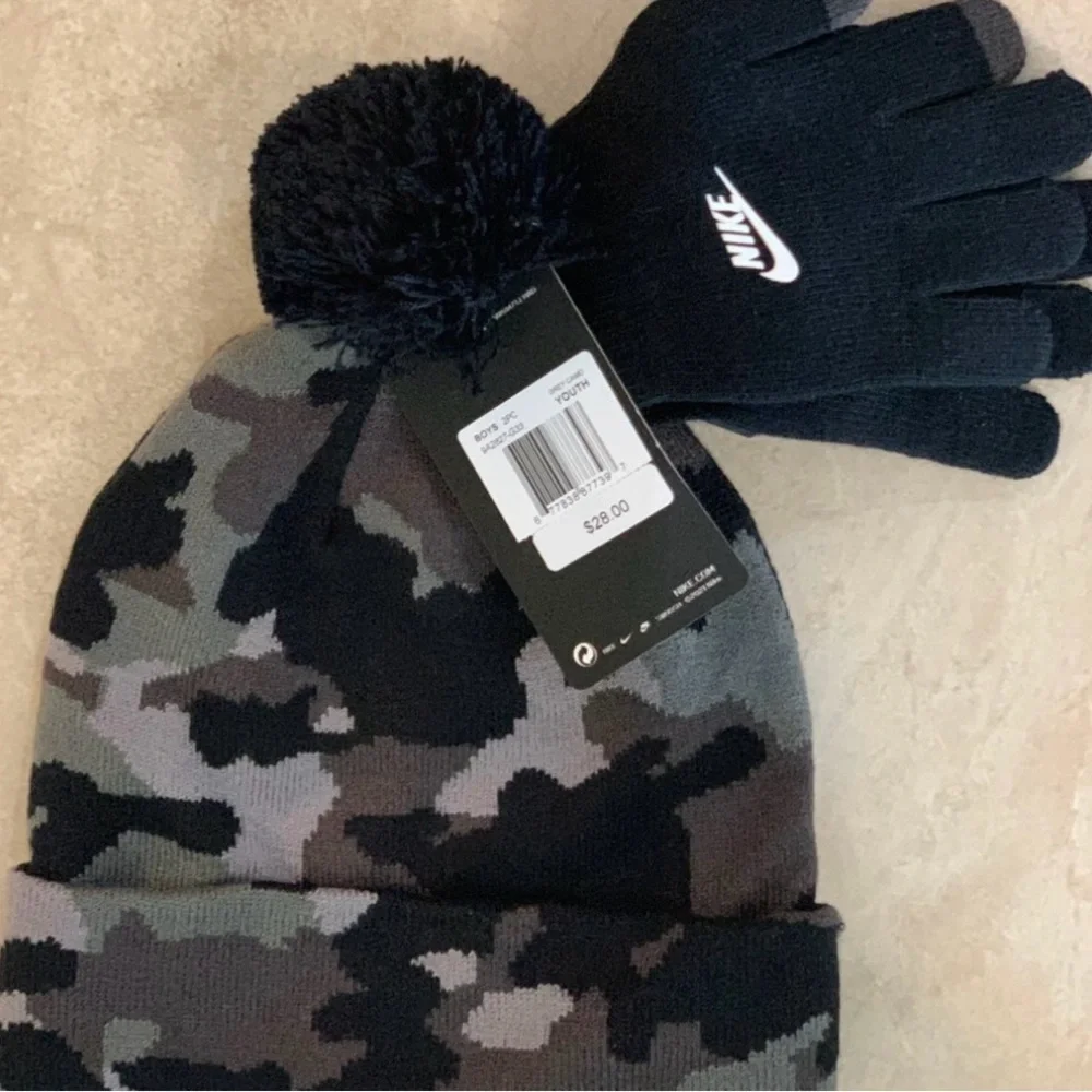 Nike camo pom