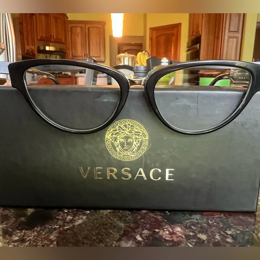 COA VERSACE Box comes with free glasses frame that was repaired