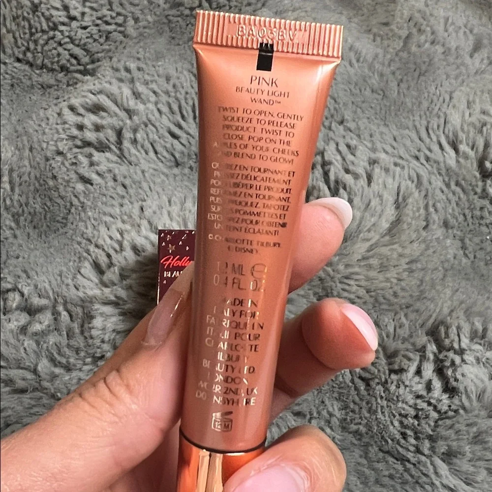 CHARLOTTE TILBURY Limited Edition Beauty Light Wand- Pink