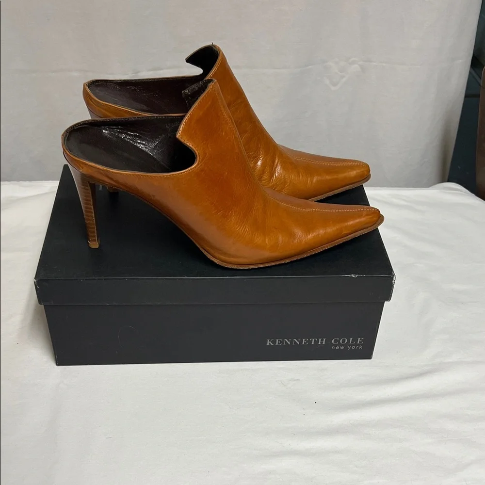 Kenneth Cole excellent preowned