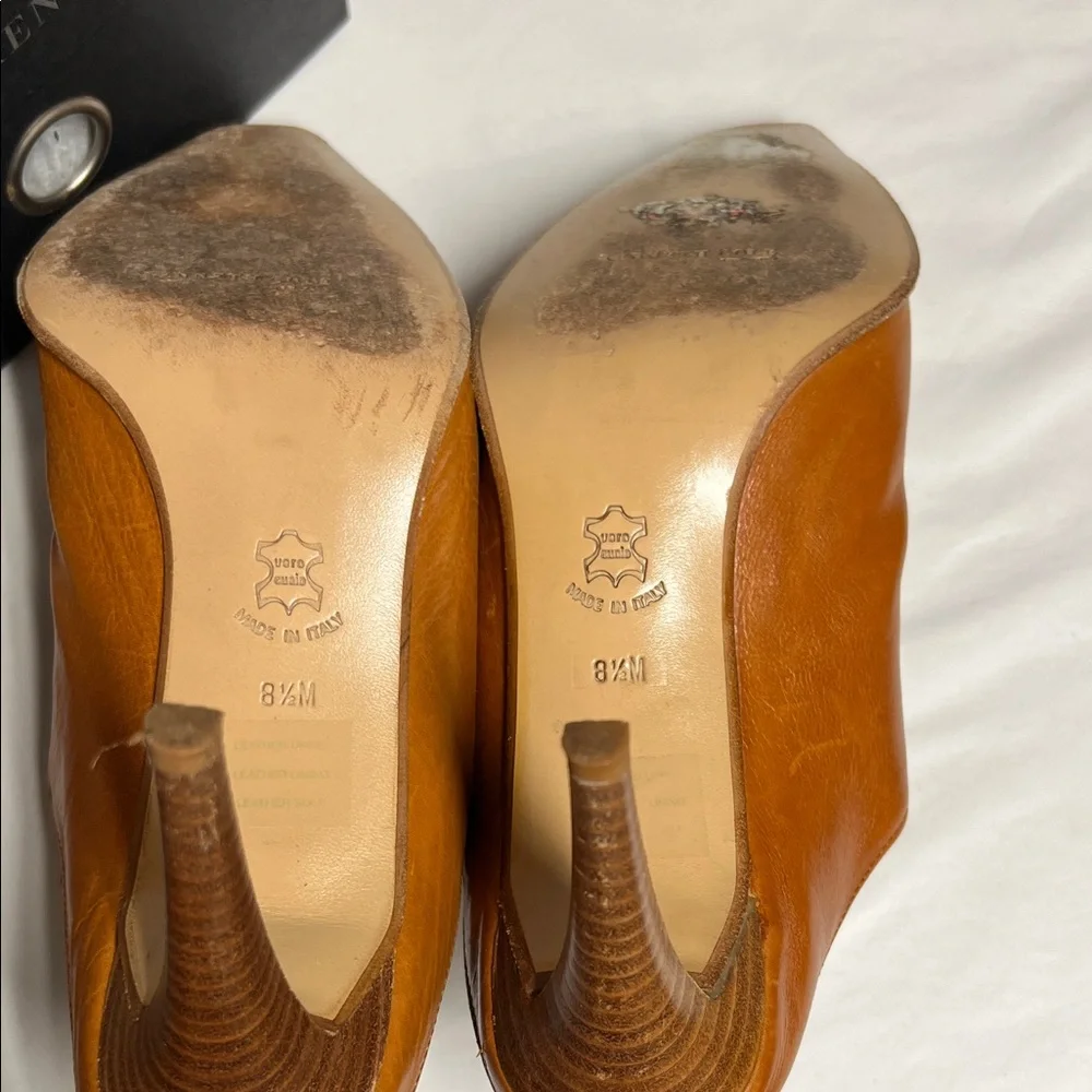 Kenneth Cole excellent preowned