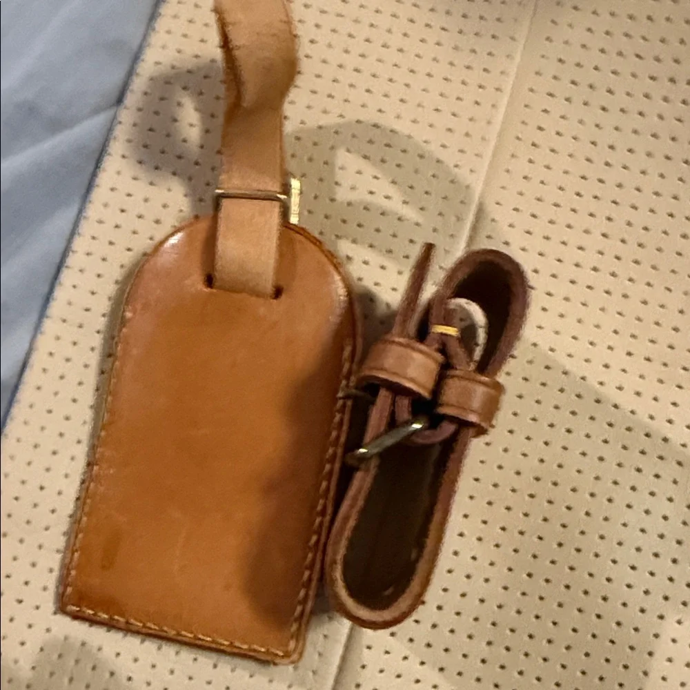 Louis Vuitton elegant brown