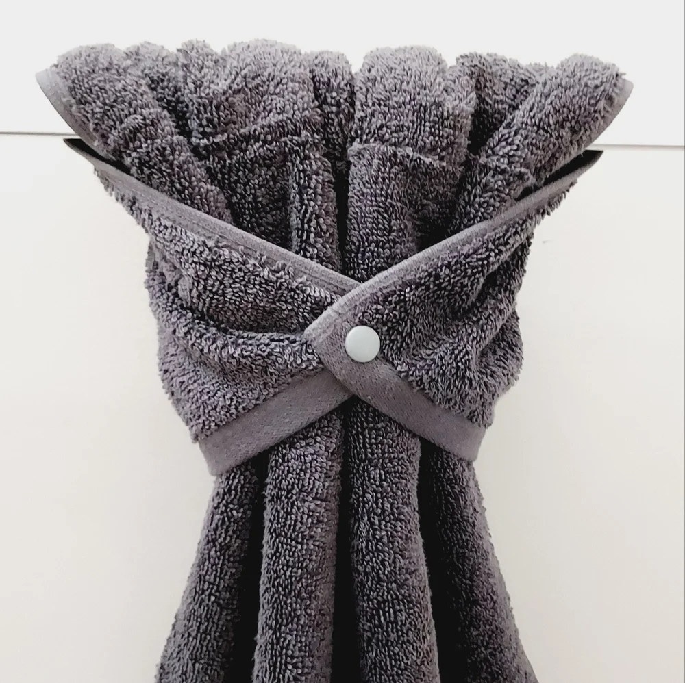 💚NEW!💚 #9162-A ■Solid Gray Hand Towel with SILVER PLASTIC SNAP (Hang'N'Snap)🤍