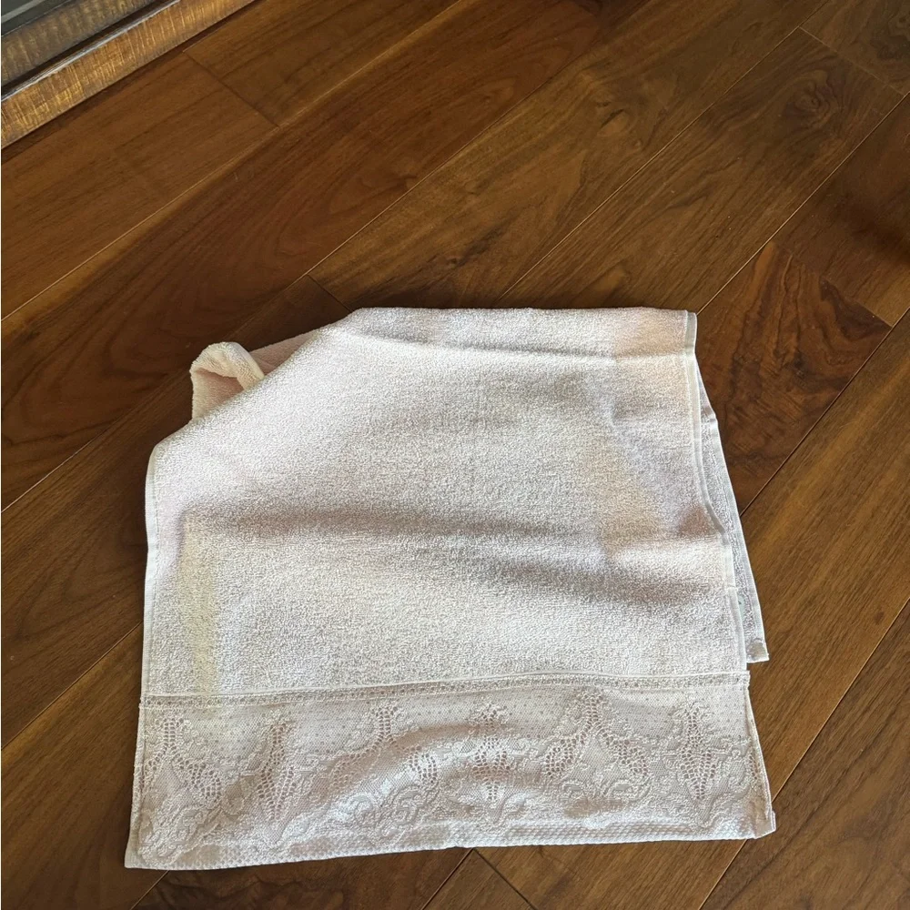 Linens nwt lace