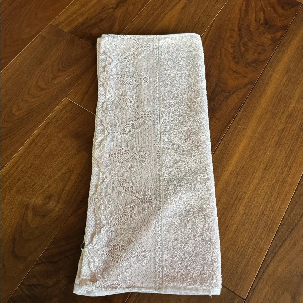 Linens nwt lace