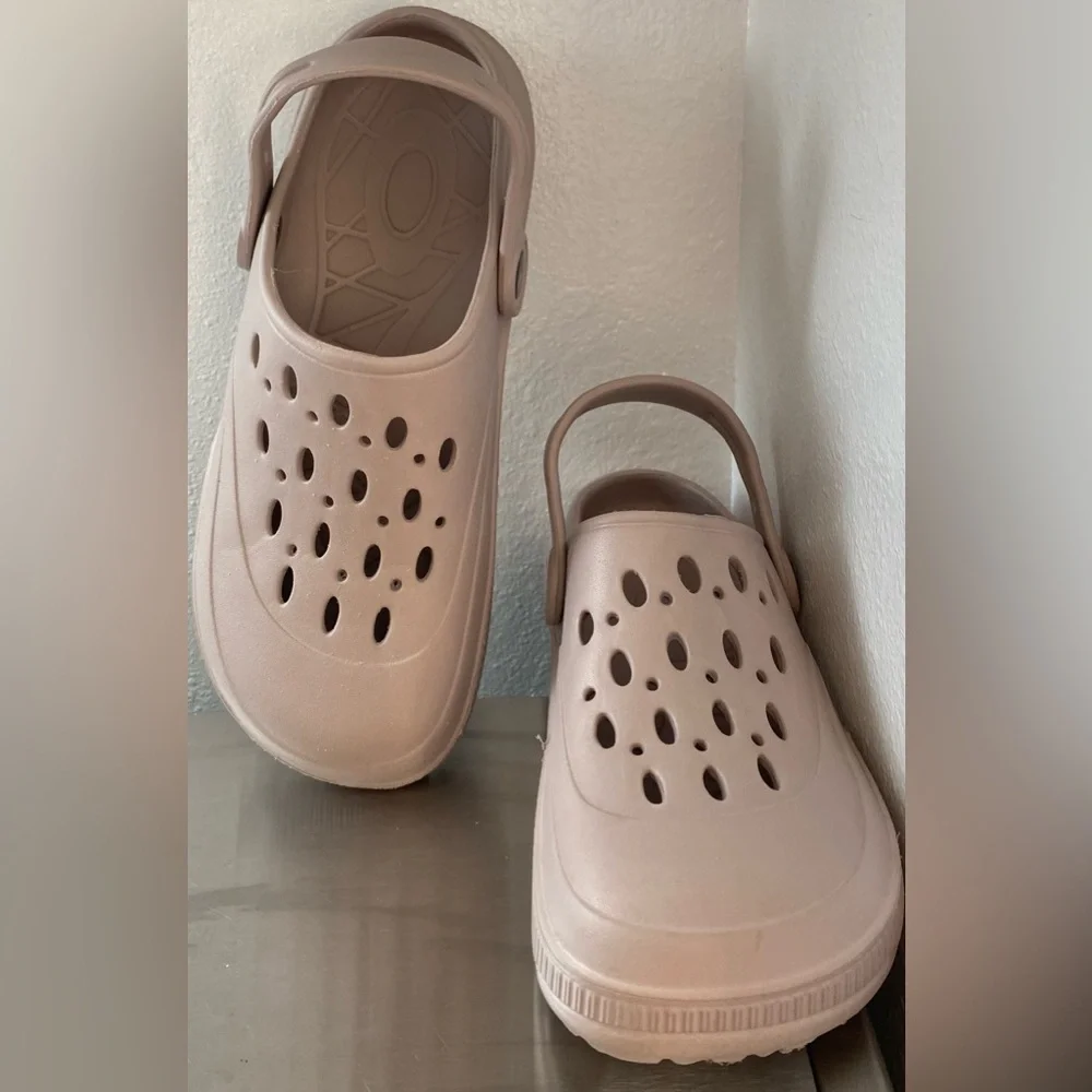 N/A comfortable beige