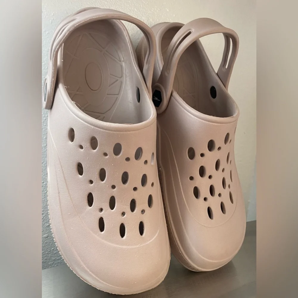 N/A comfortable beige