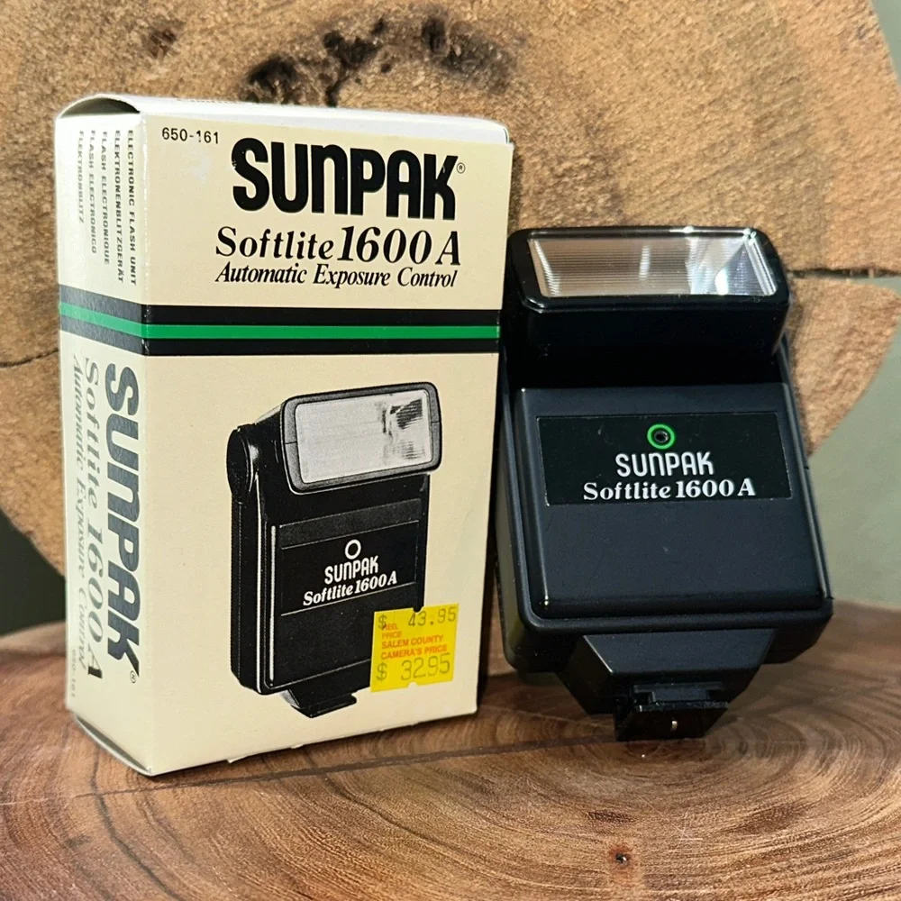 SUNPAK Softlite 1600A Automatic Exposure Control Camera Flash
