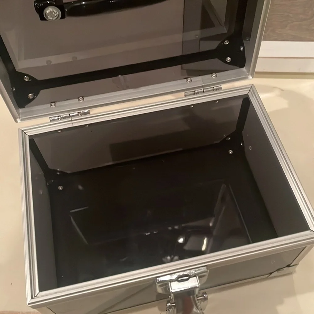 Makeup carrier