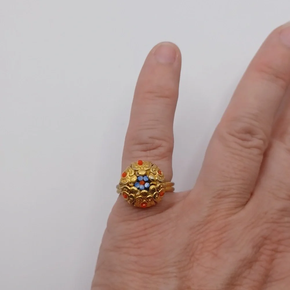 gold tone