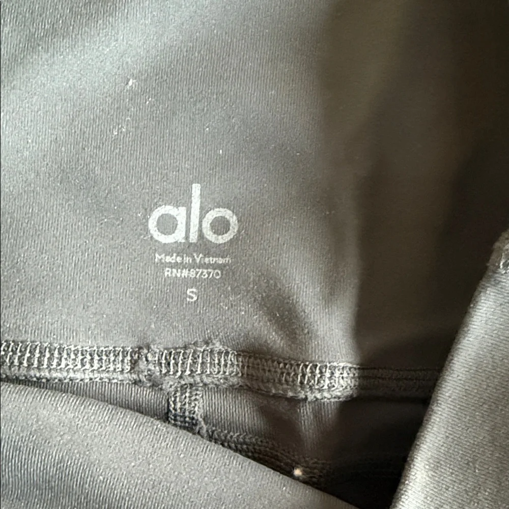 ALO Yoga chic charcoal