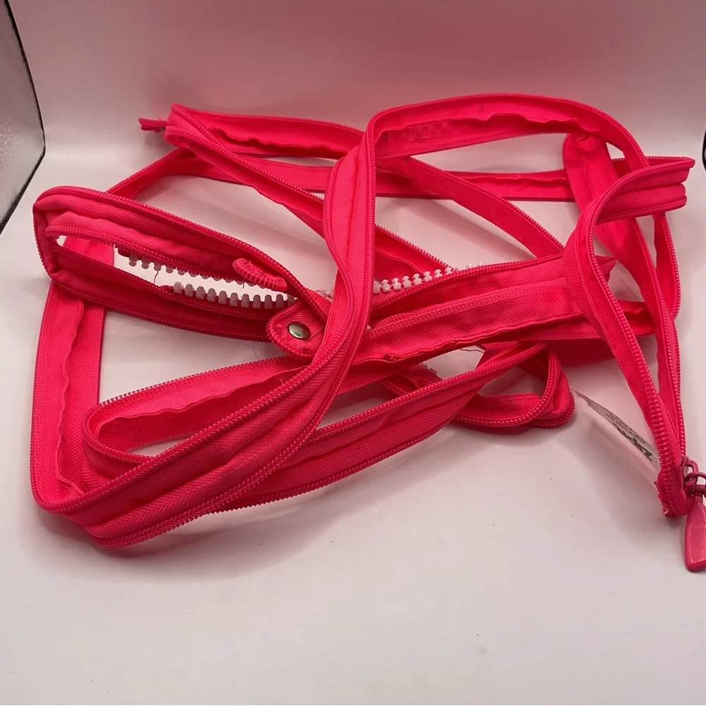 Zipit monster shape