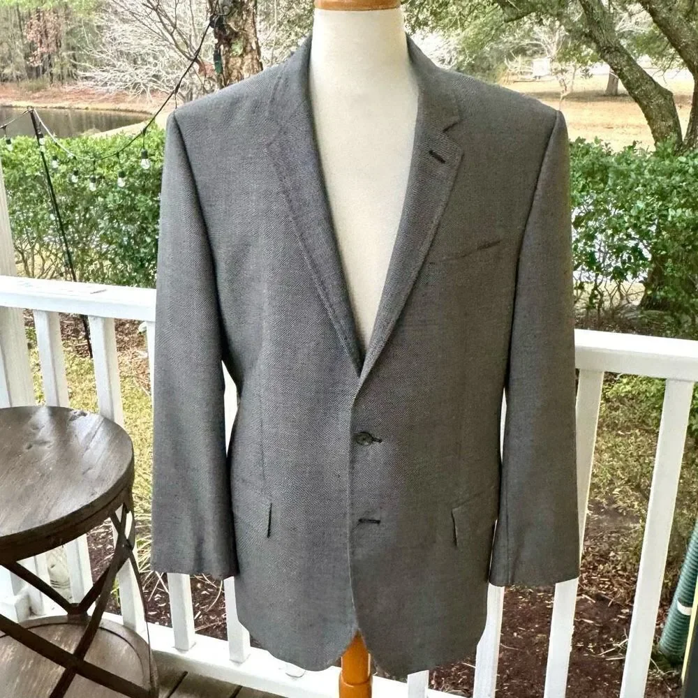 Hugo Boss Hutsons Gray Textured 2 Button Blazer. Size 46R