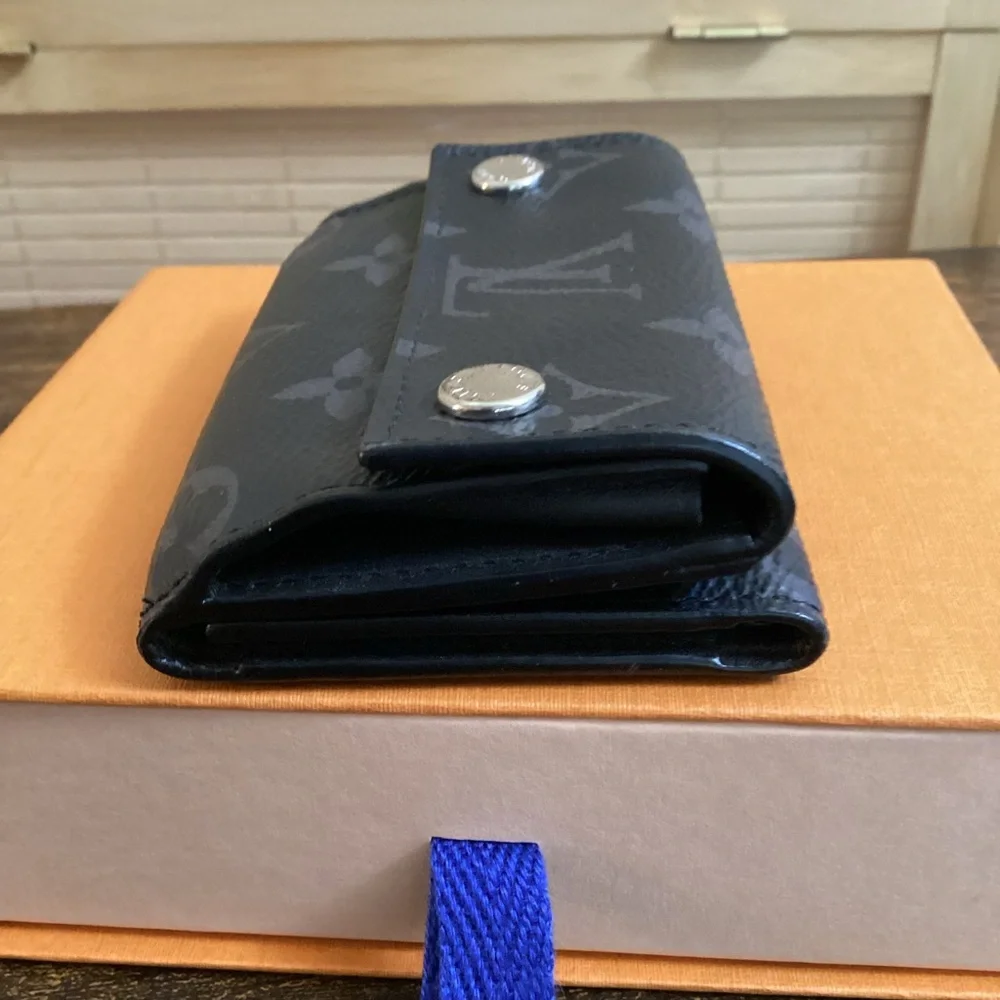 Louis Vuitton tri fold
