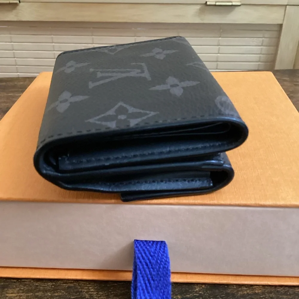 Louis Vuitton tri fold