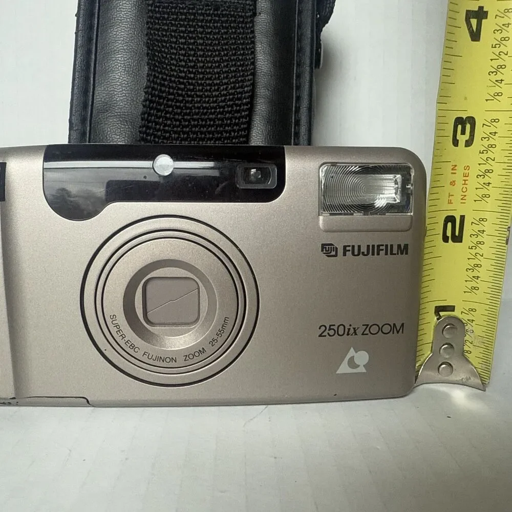 FUJIFILM Endeavor 250ix ZOOM 25-55mm Film Camera with case Not tested